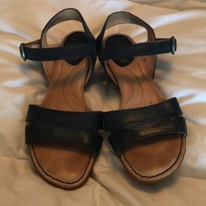 Born sandals